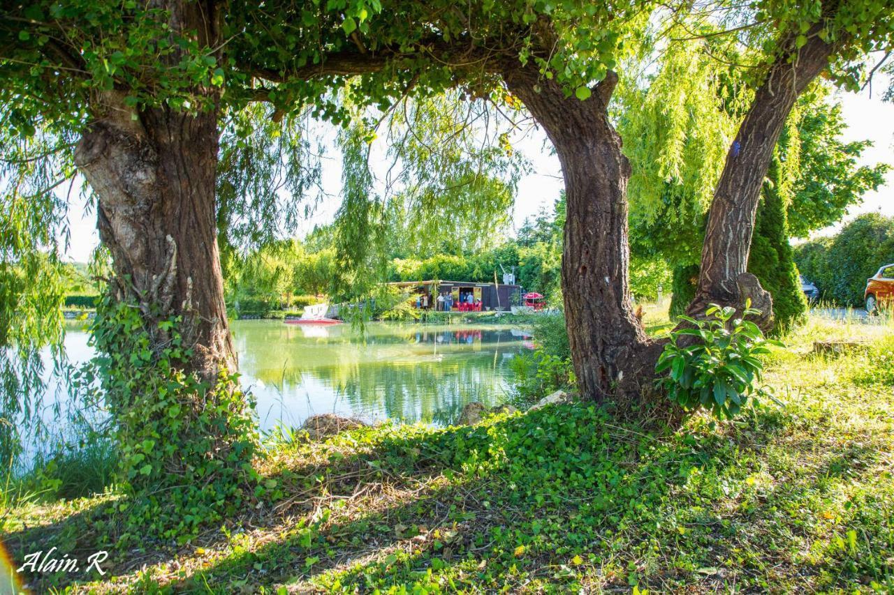Paradise Challets And Camping Hotel Sarrecave Exterior photo