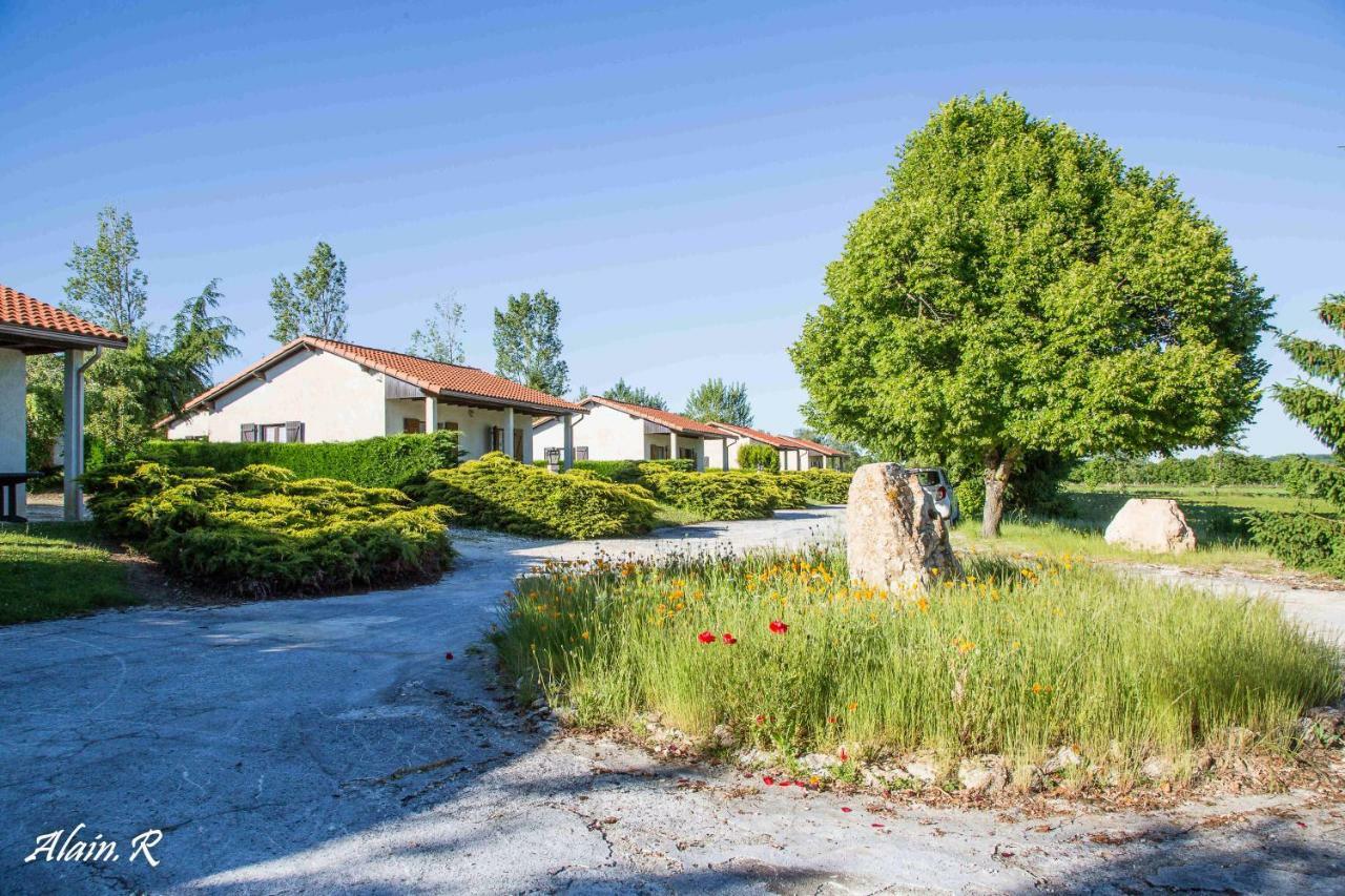 Paradise Challets And Camping Hotel Sarrecave Exterior photo